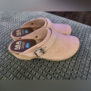 MIA Clogs